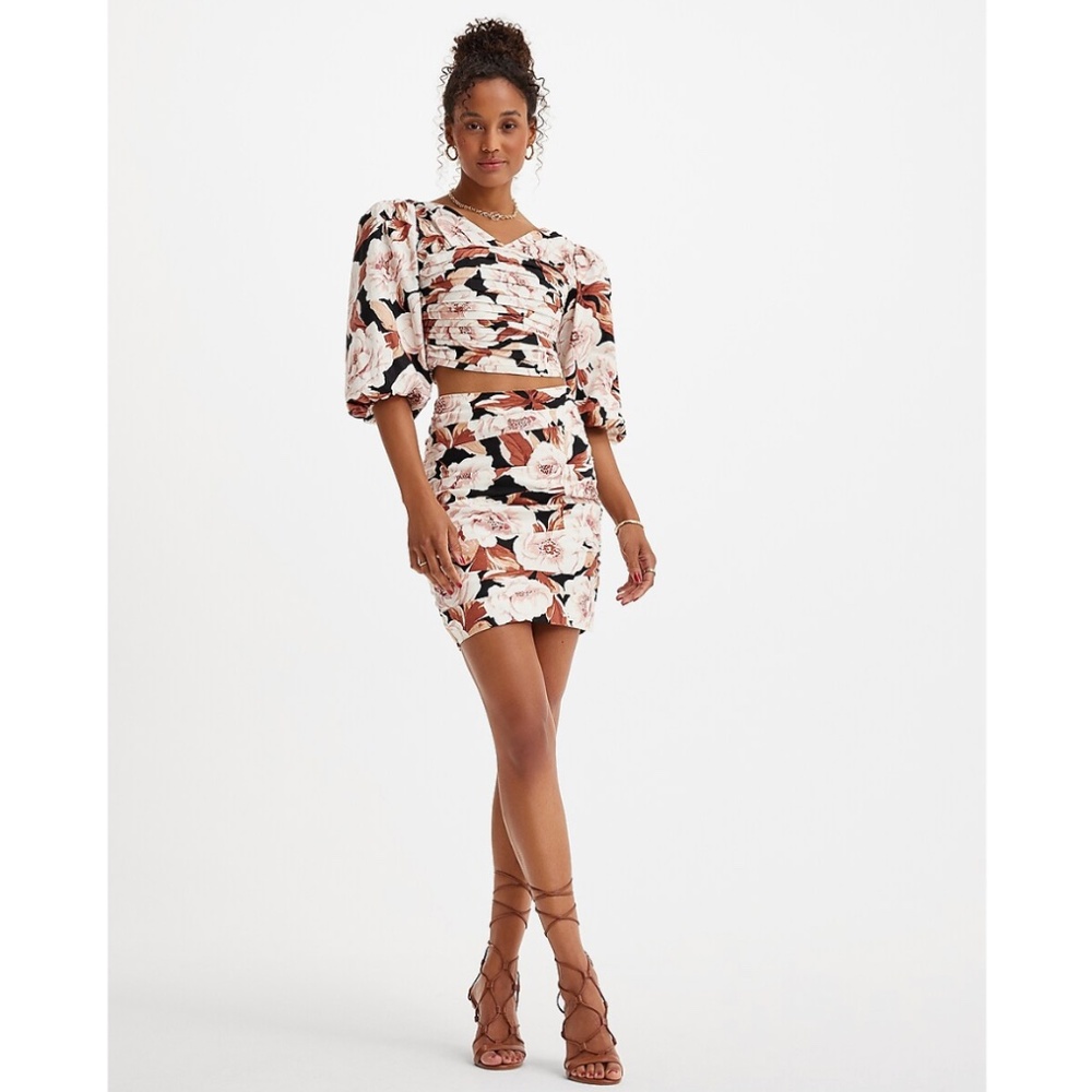 Express Floral Print Linen-Blend Ruched Cropped Top - Picture 10 of 13